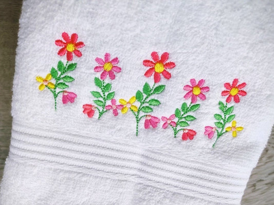 Summer Daisy 5 Flowers in a row