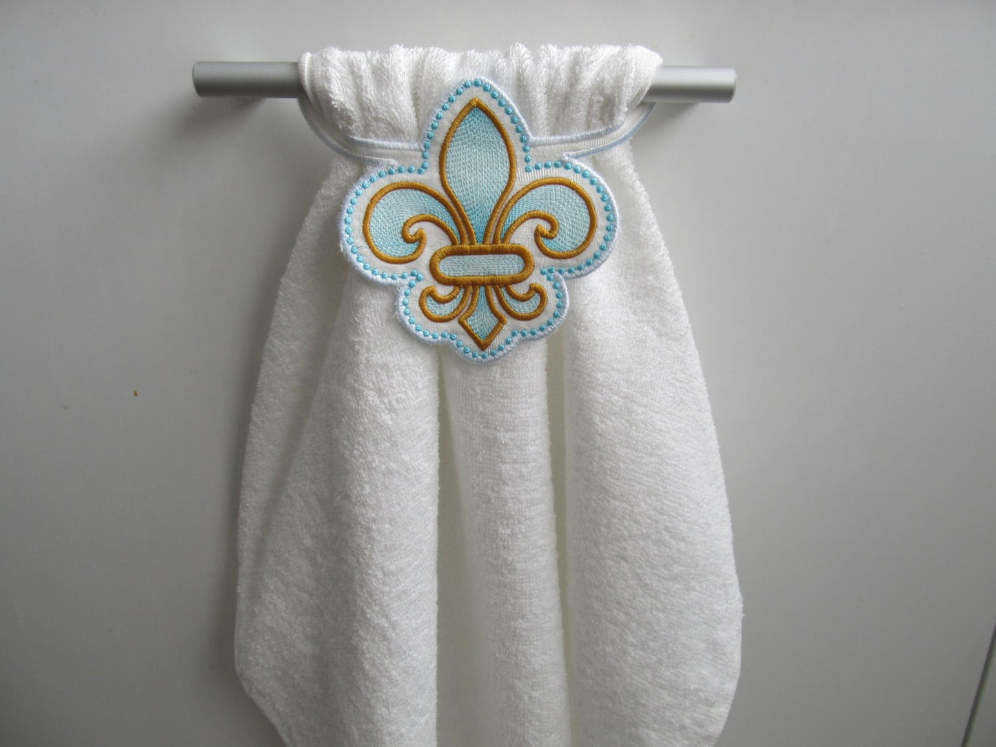 Fleur de Lis Towel Topper ITH