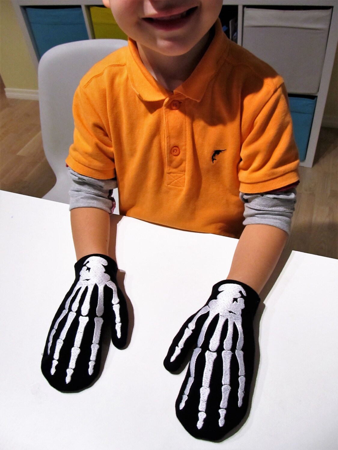 Mittens Skeleton Hands ITH