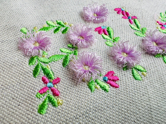 Fringed Mini Daisy Floral Font