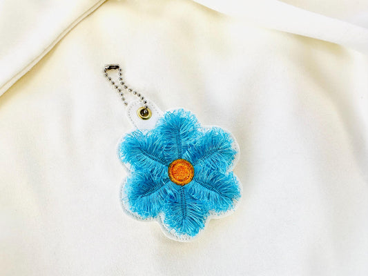 Fringed Daisy Flower Keychain