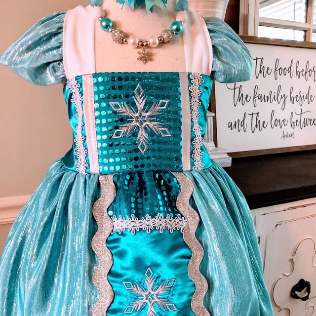 Snowflake in Assorted Sizes Set of 6