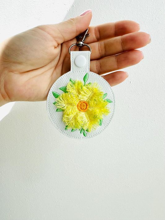 Fringed Flower Daisy Keychain