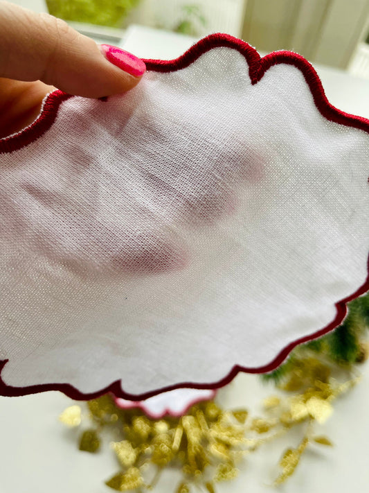 Delicate Scalloped Edge Napkin ITH