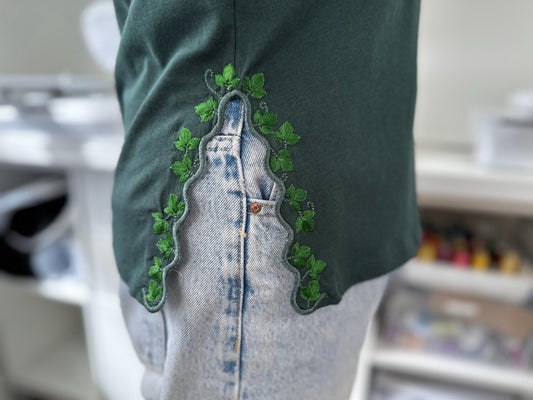 Floral Ivy Leaf Scalloped Edge