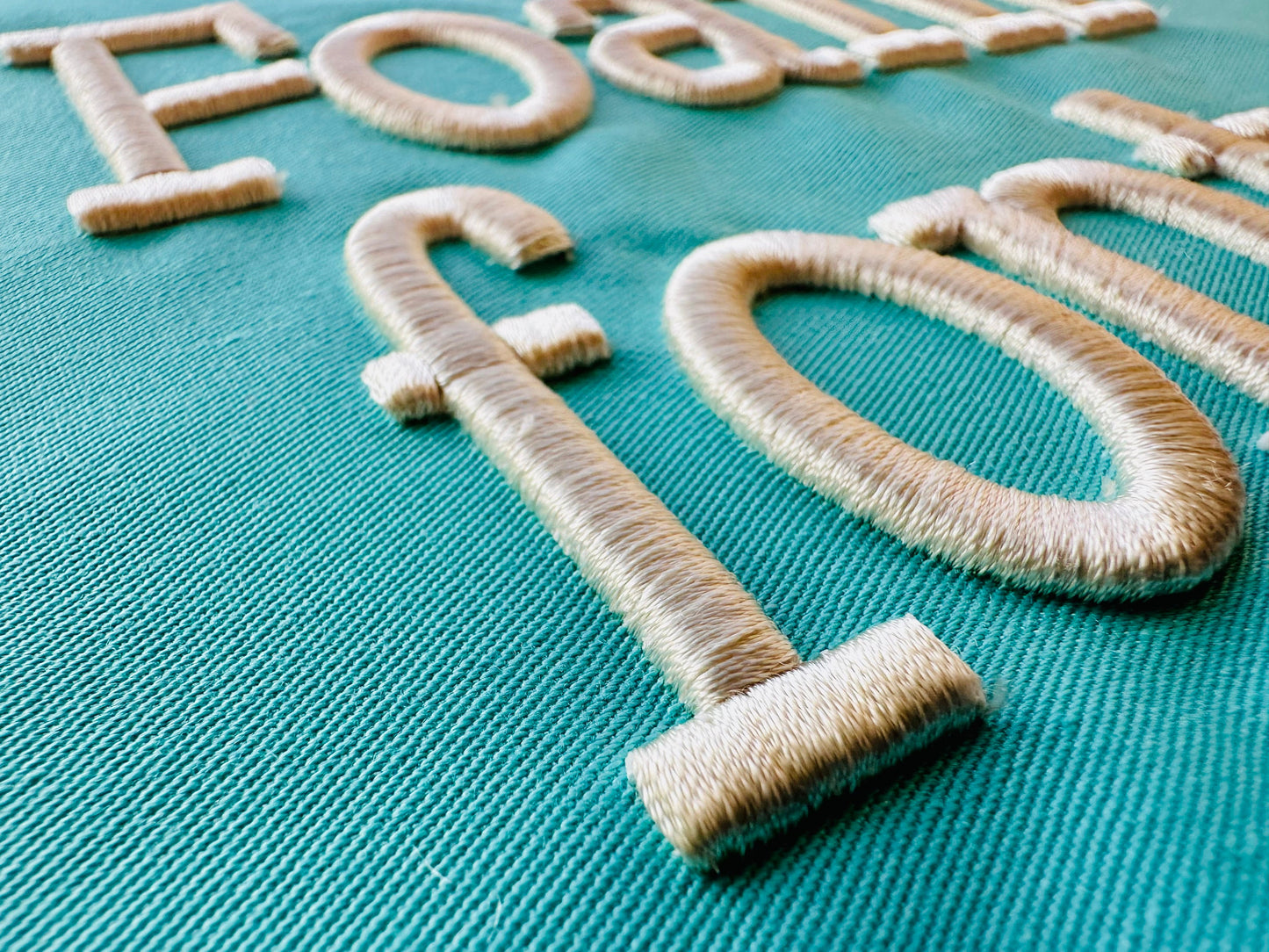 Puff Pyffy Foam Classy Regular Font