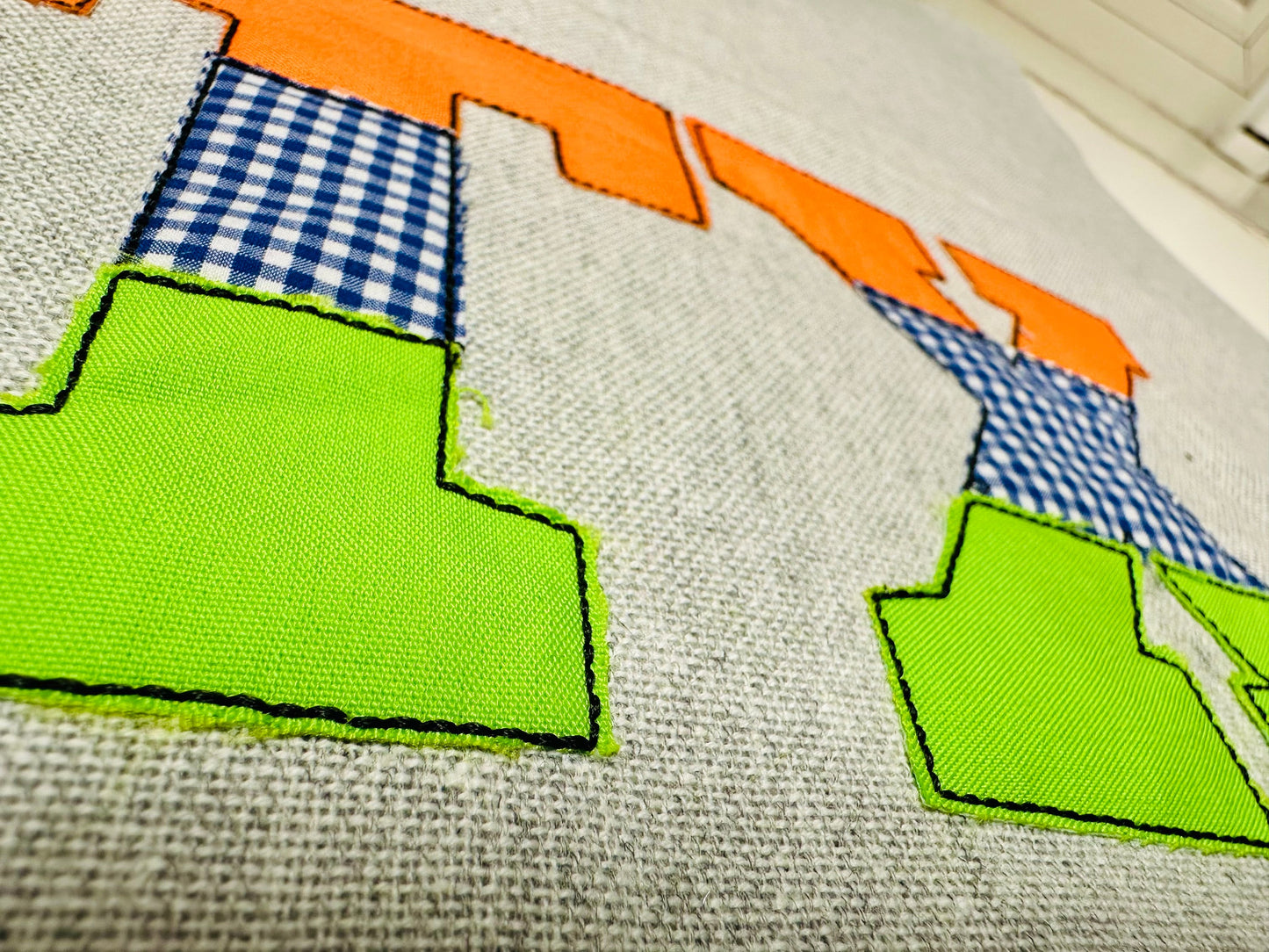 Open Edge Raggedy Applique Font