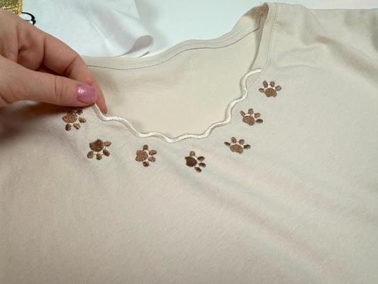 Cat Scalloped Neckline Cutout Standard Embroidery Design