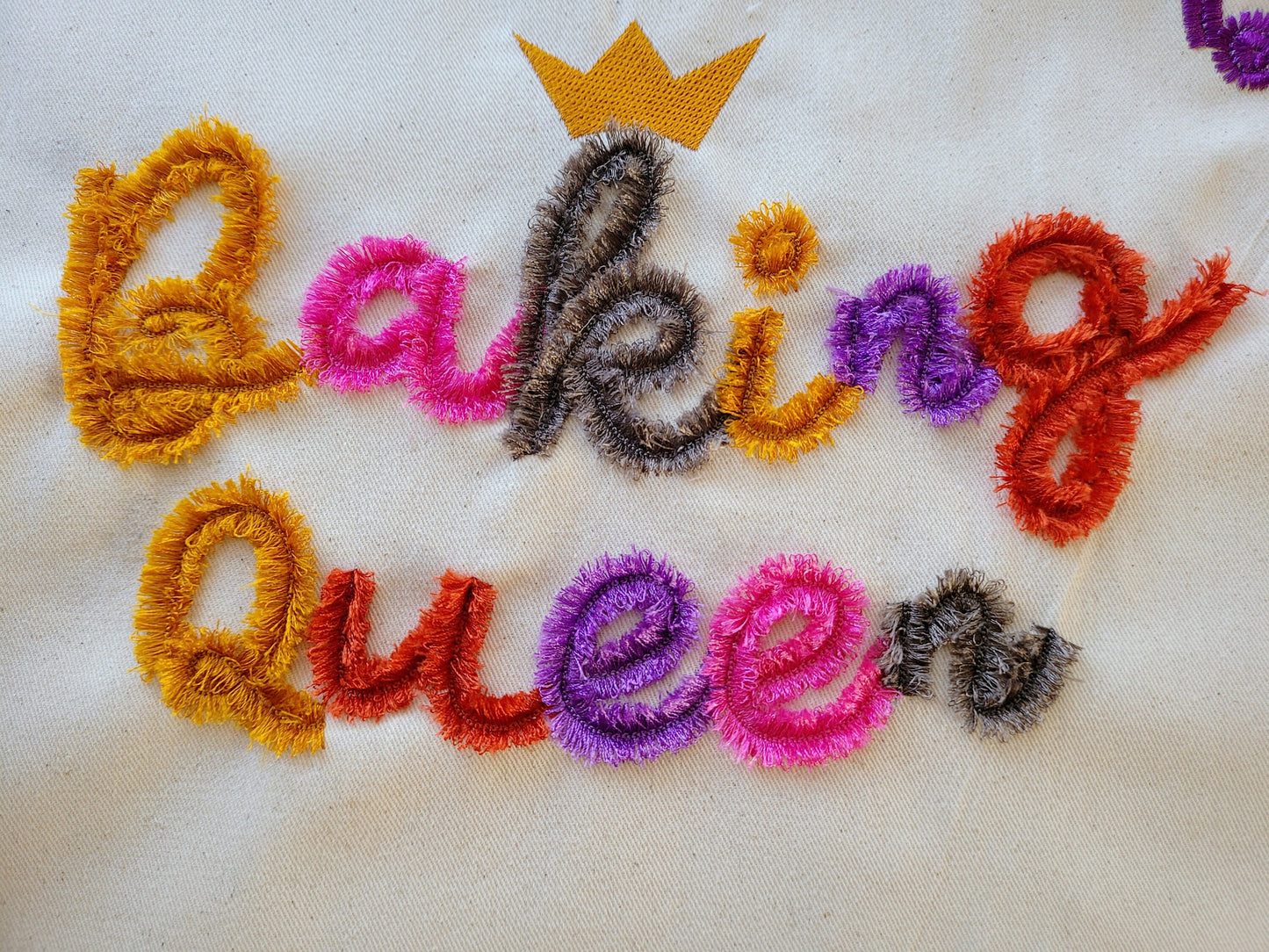 Queen Fringed Handwritten Font