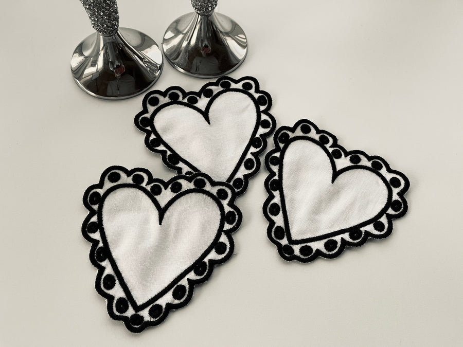 Wednesday Scalloped Heart Napkin ITH