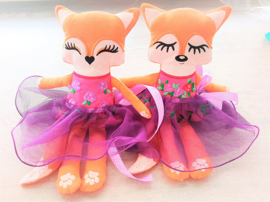 Pretty Fox Doll Set of 2 ITH