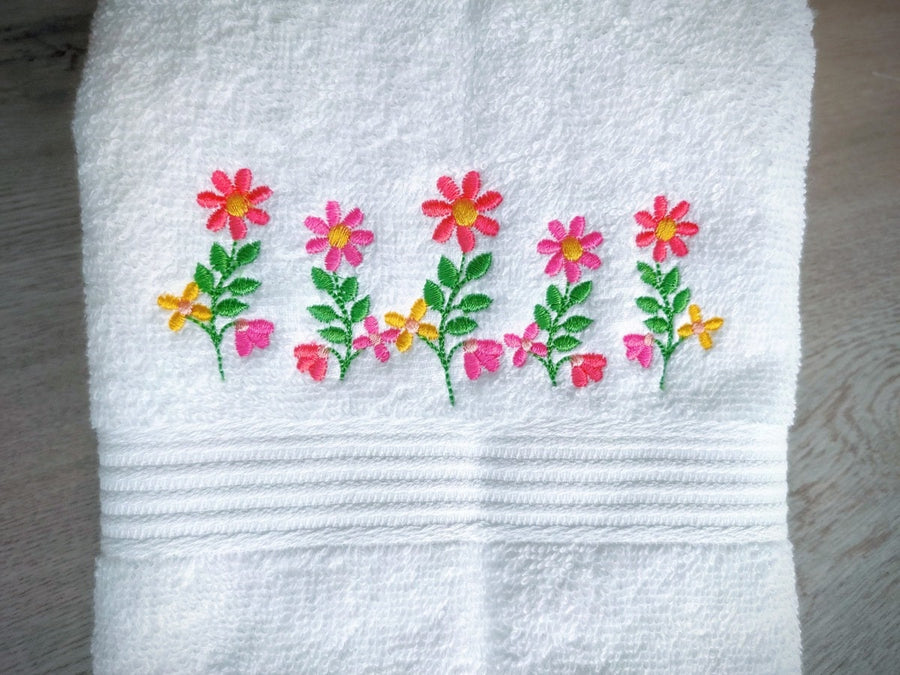 Summer Daisy 5 Flowers in a row