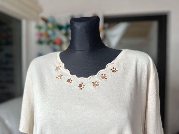 Scalloped Neckline Cutout with Paw
