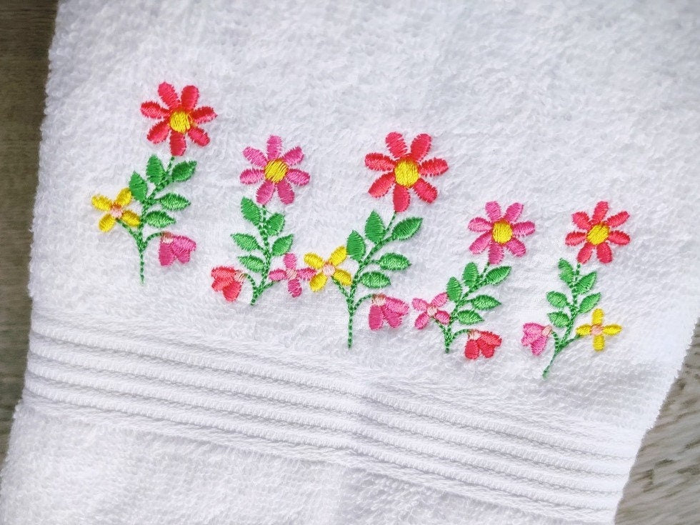 Summer Daisy 5 Flowers in a row