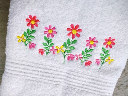 Summer Daisy 5 Flowers in a row