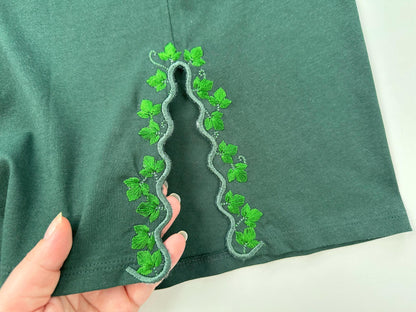 Floral Ivy Leaf Scalloped Edge