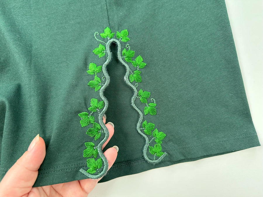 Floral Ivy Leaf Scalloped Edge