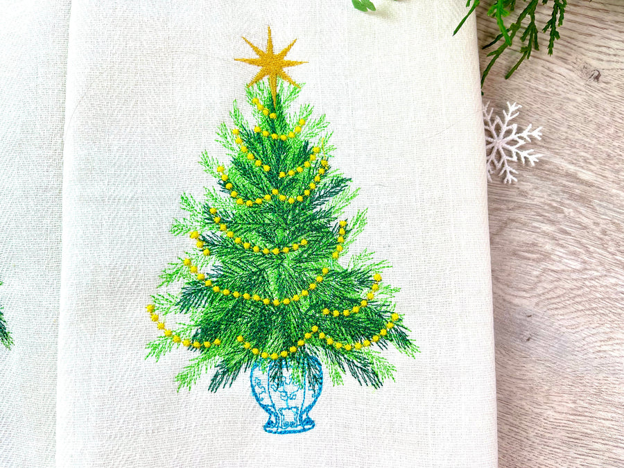 Old Fashioned Chinoiseries Christmas Tree