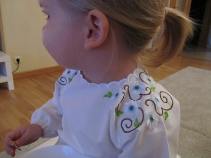 Fringed Flower Complete Neckline ITH