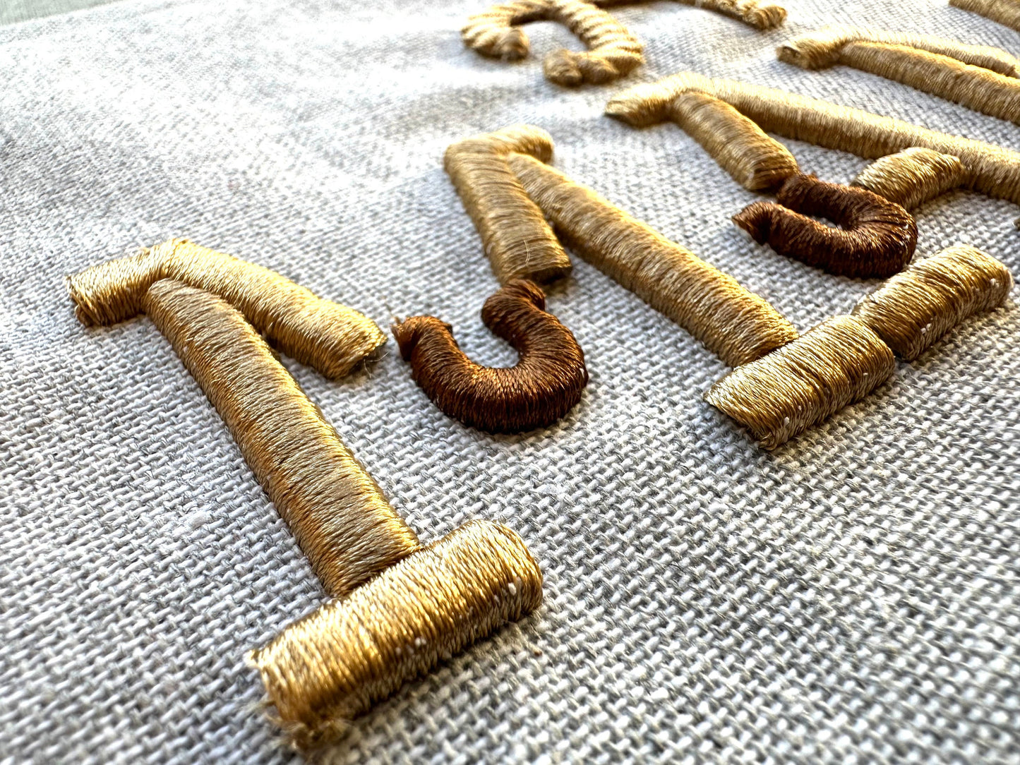 Puffy Puff Foam Horseshoe Font