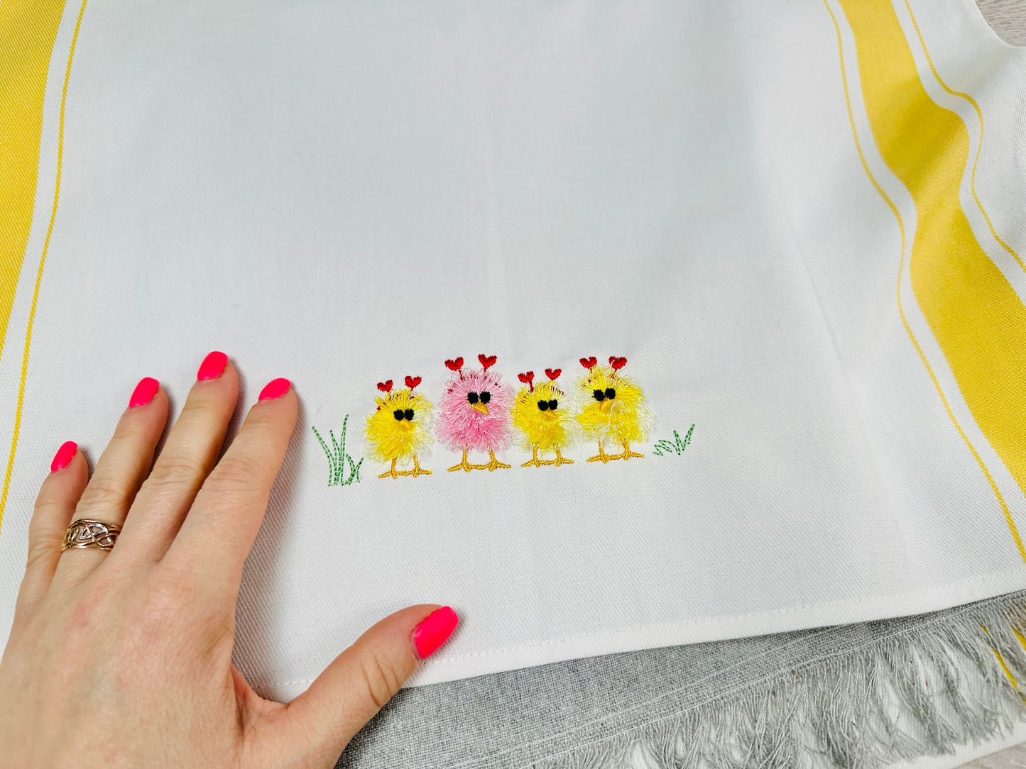 Fringed Valentine Chick 4 in a row