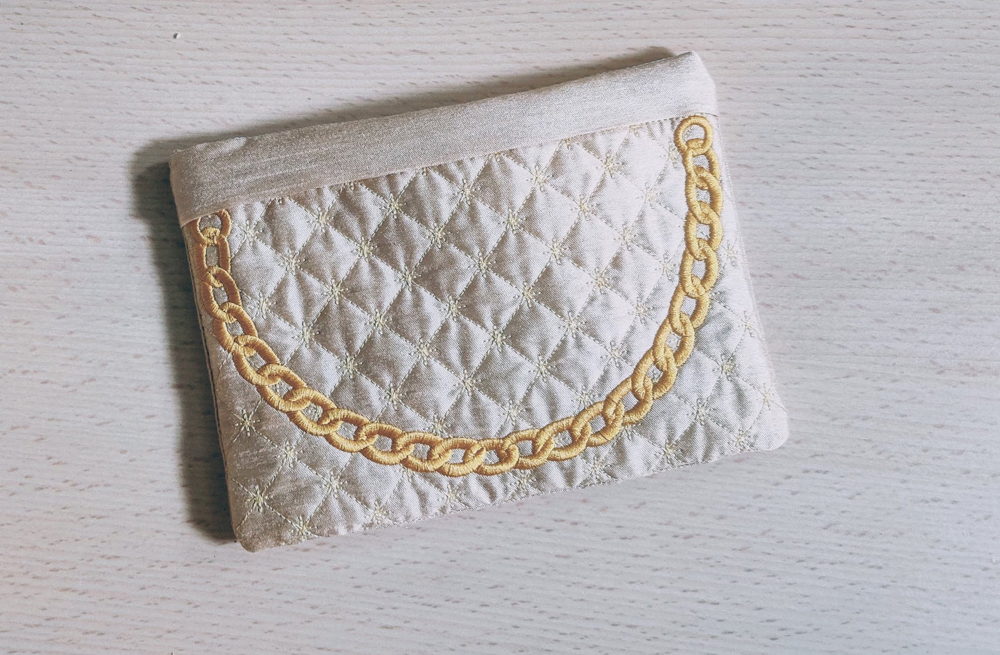 Regal Royal Chain Vintage Style Pouch ITH