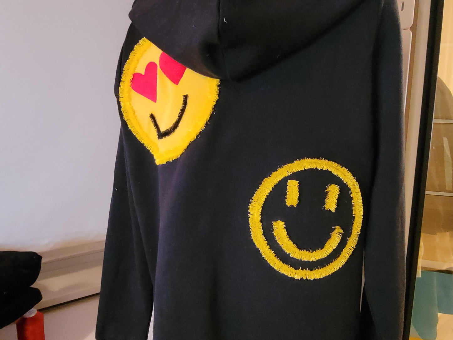 Big Fringed Happy Face Outline