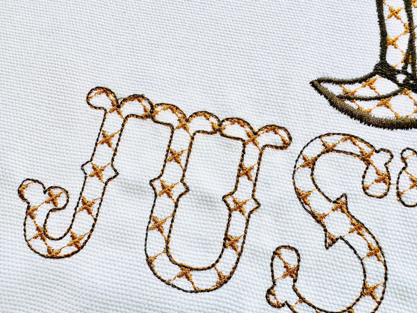 Classy Patterned Fishtail Font