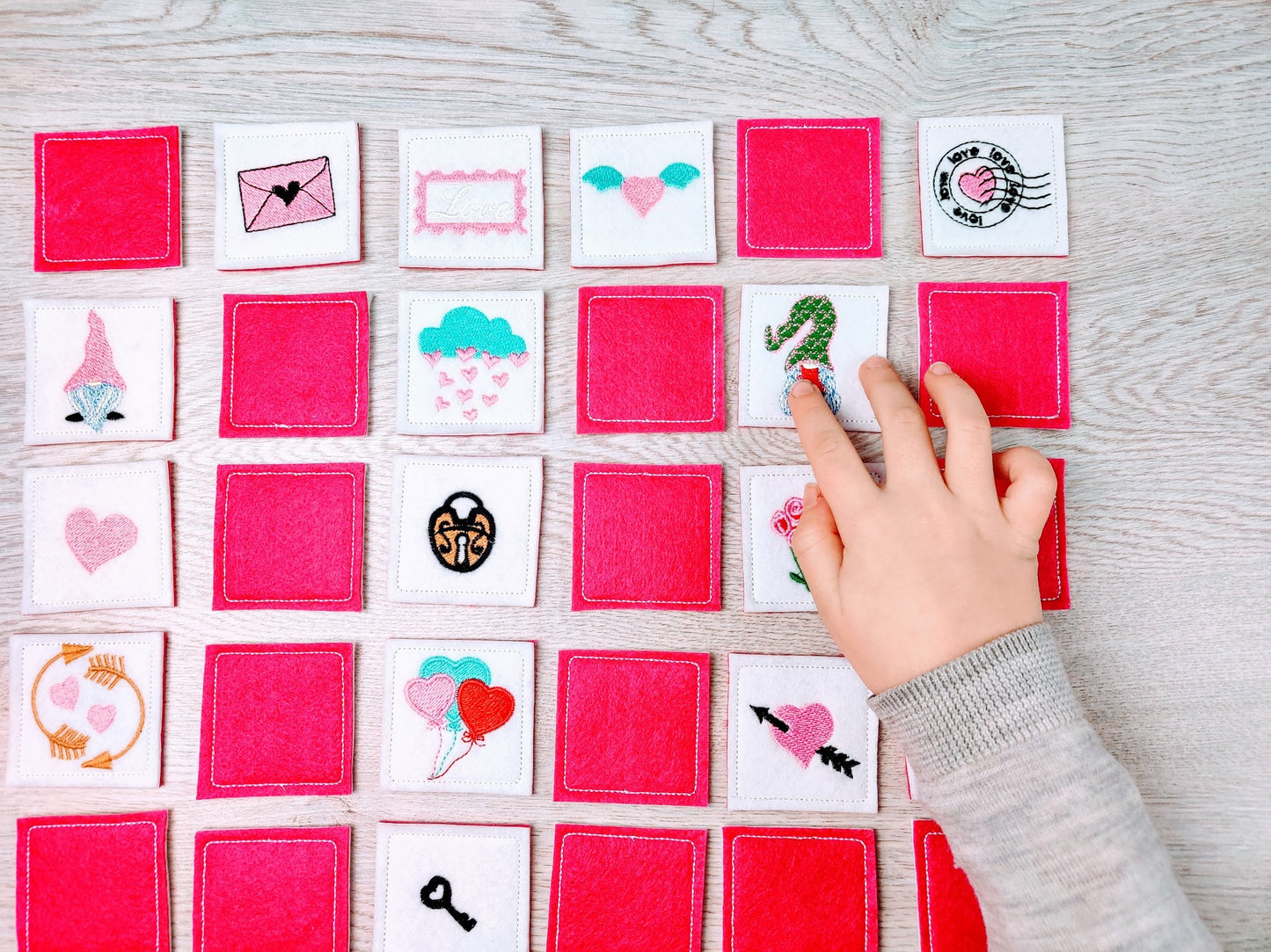 Memory Game Valentine Gnomes ITH