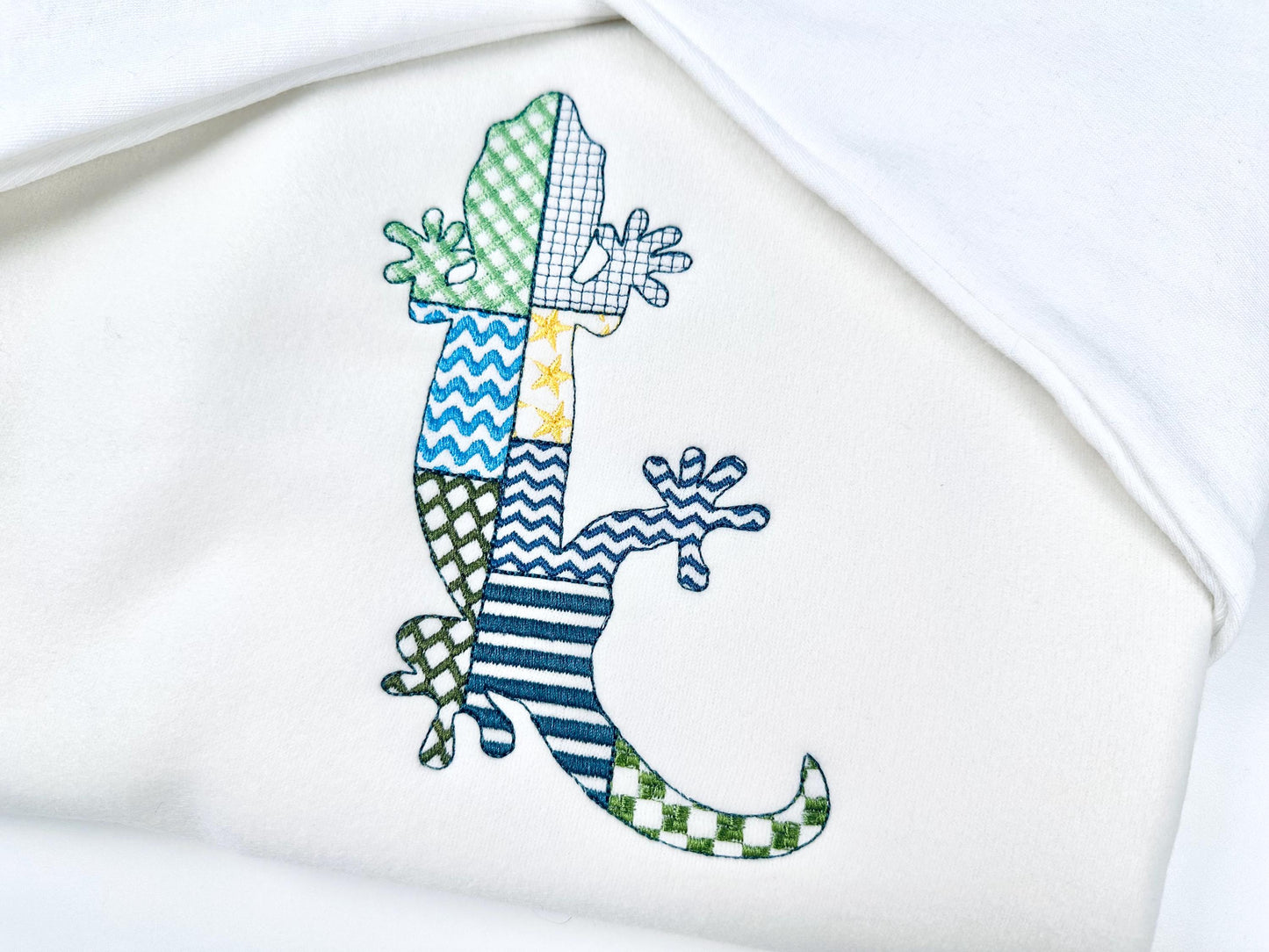 Patchwork Lizard Gecko animal silhouette patterned outline small dragon
