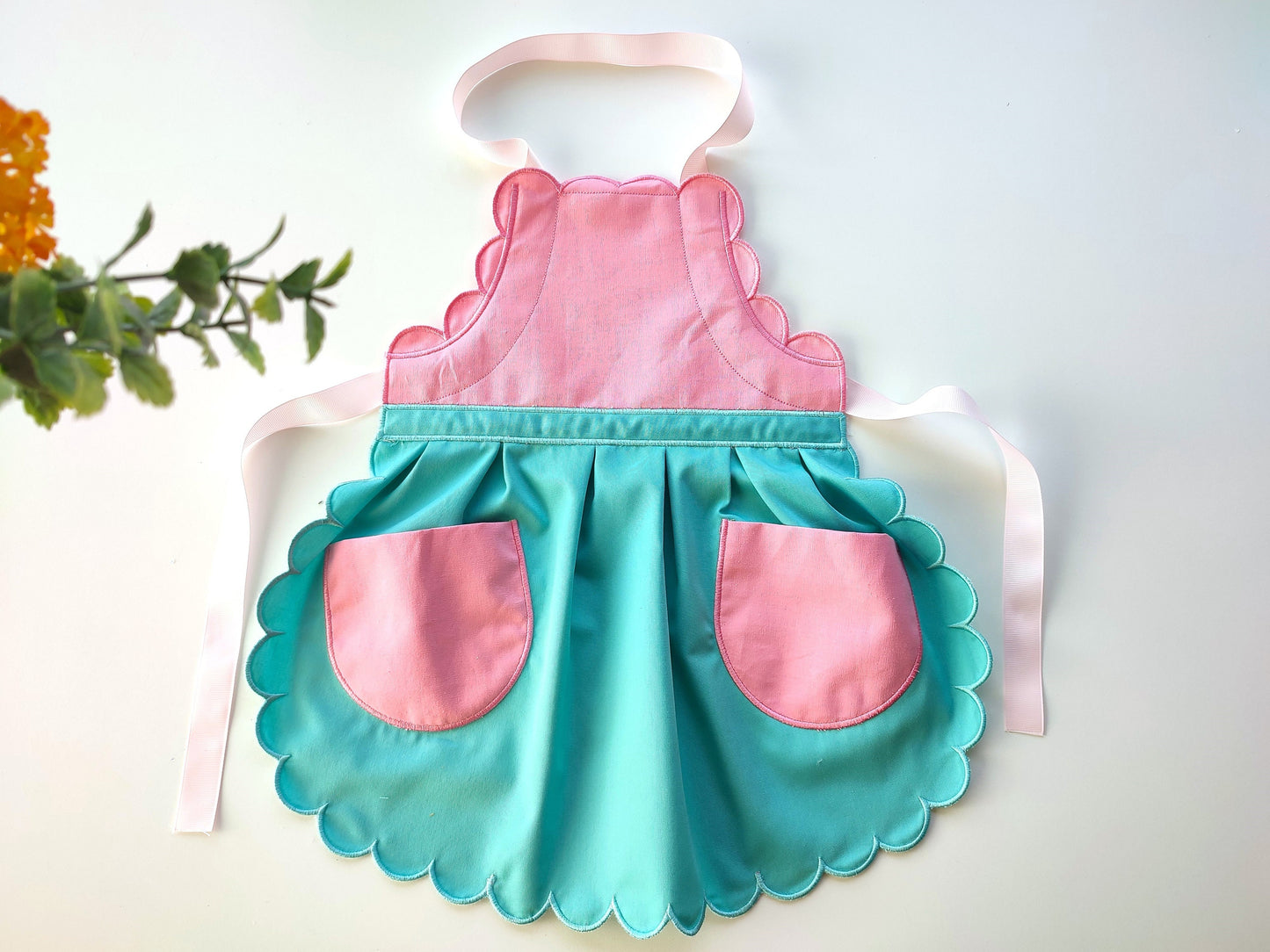 Kids Scalloped Apron ITH