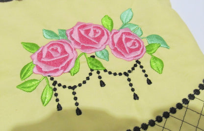 Accent Floral Rose Bouquet with Chain