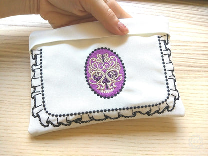 Skull Cameo Stencil Curl