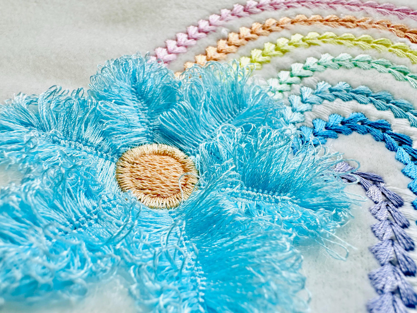 Extra bold chain Rainbow with Fluffy fringed Flower Daisy floral fringe