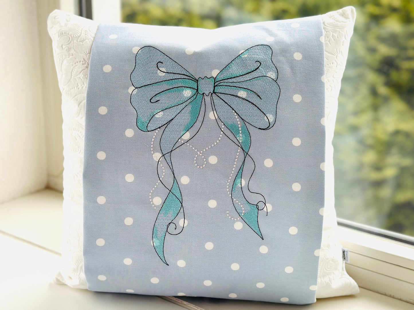 Trendy Lace Bow Light Stitch