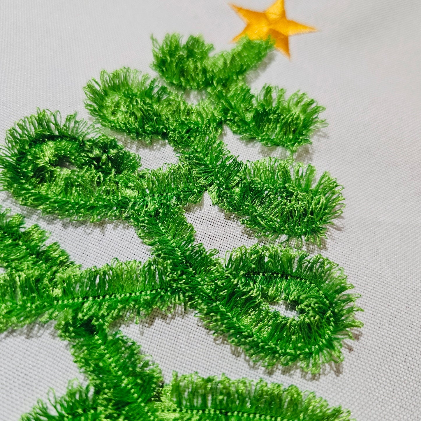 Fringed Christmas Tree Curl