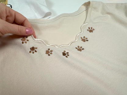 Scalloped Neckline Cutout With Paw