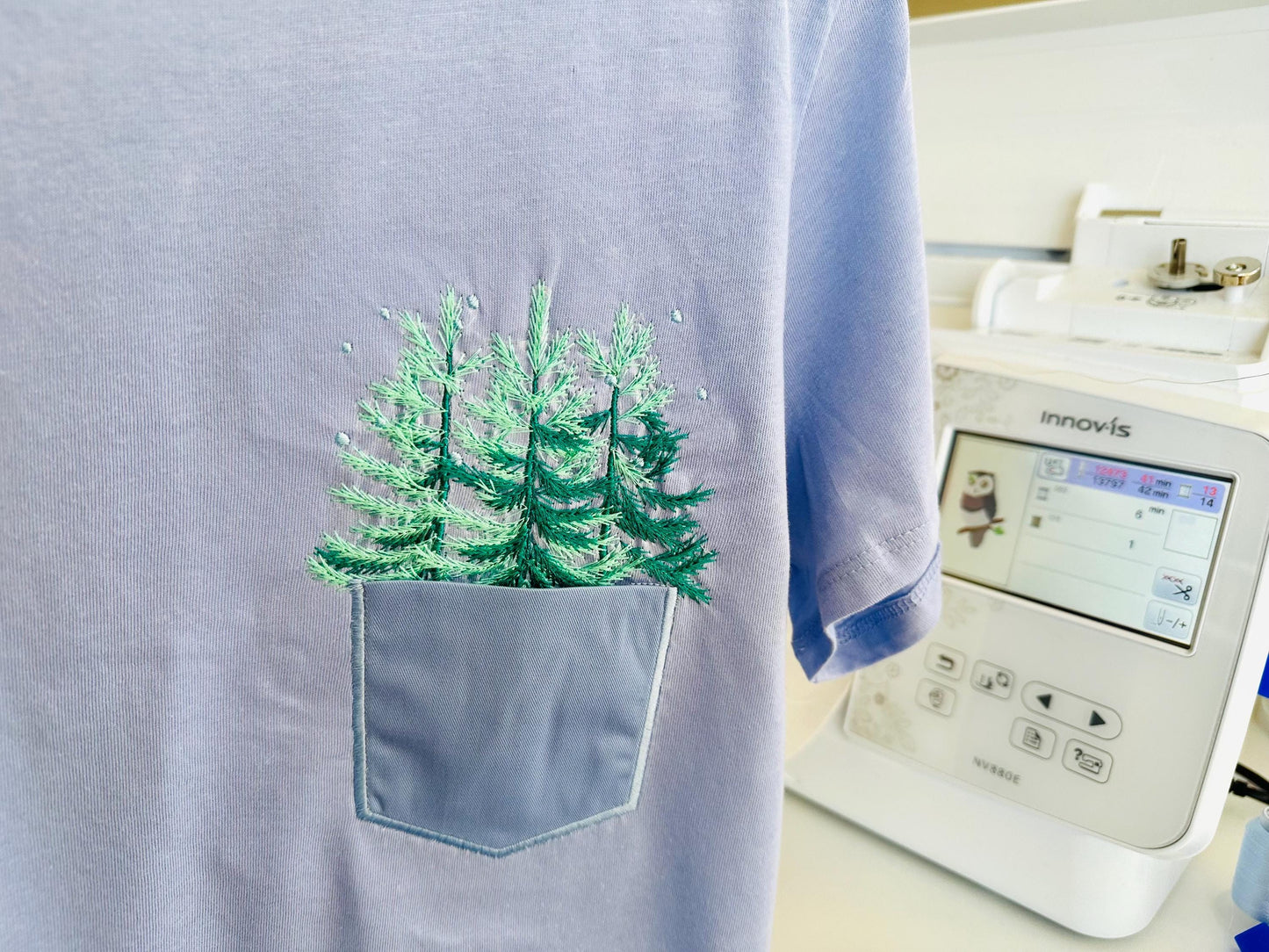 Genuine Pocket with Christmas Tree ITH