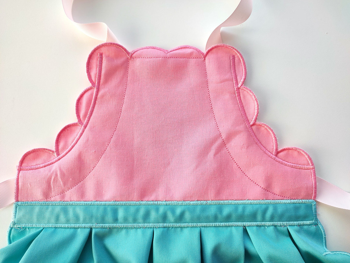 Kids Scalloped Apron ITH