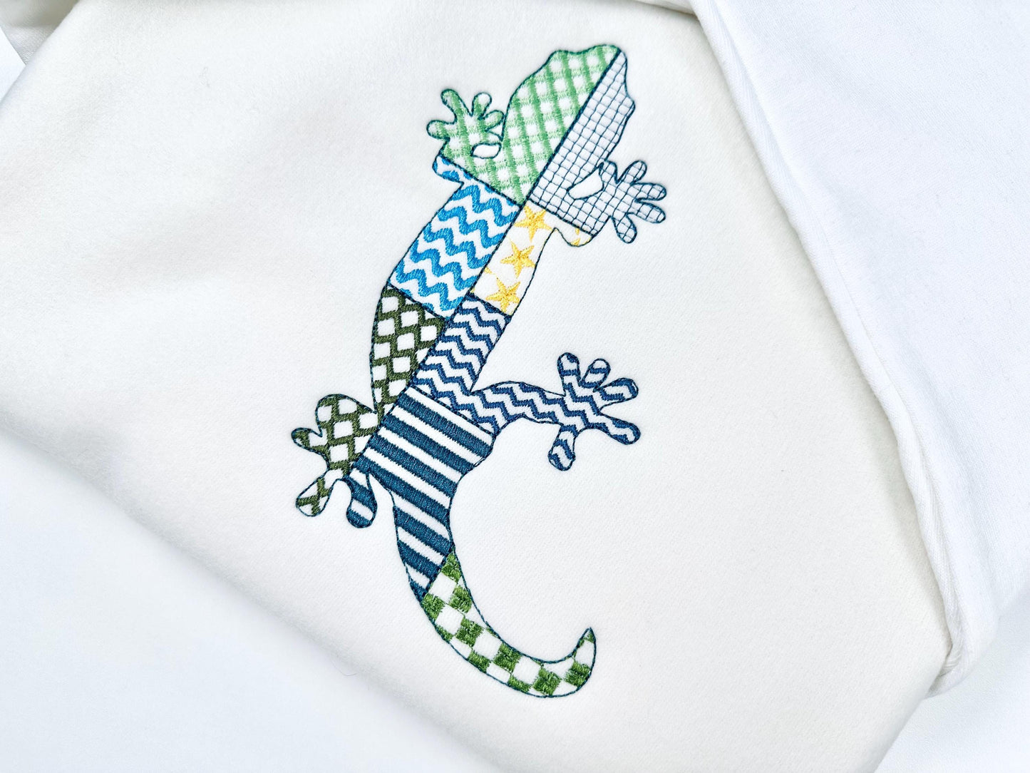 Patchwork Lizard Gecko animal silhouette patterned outline small dragon