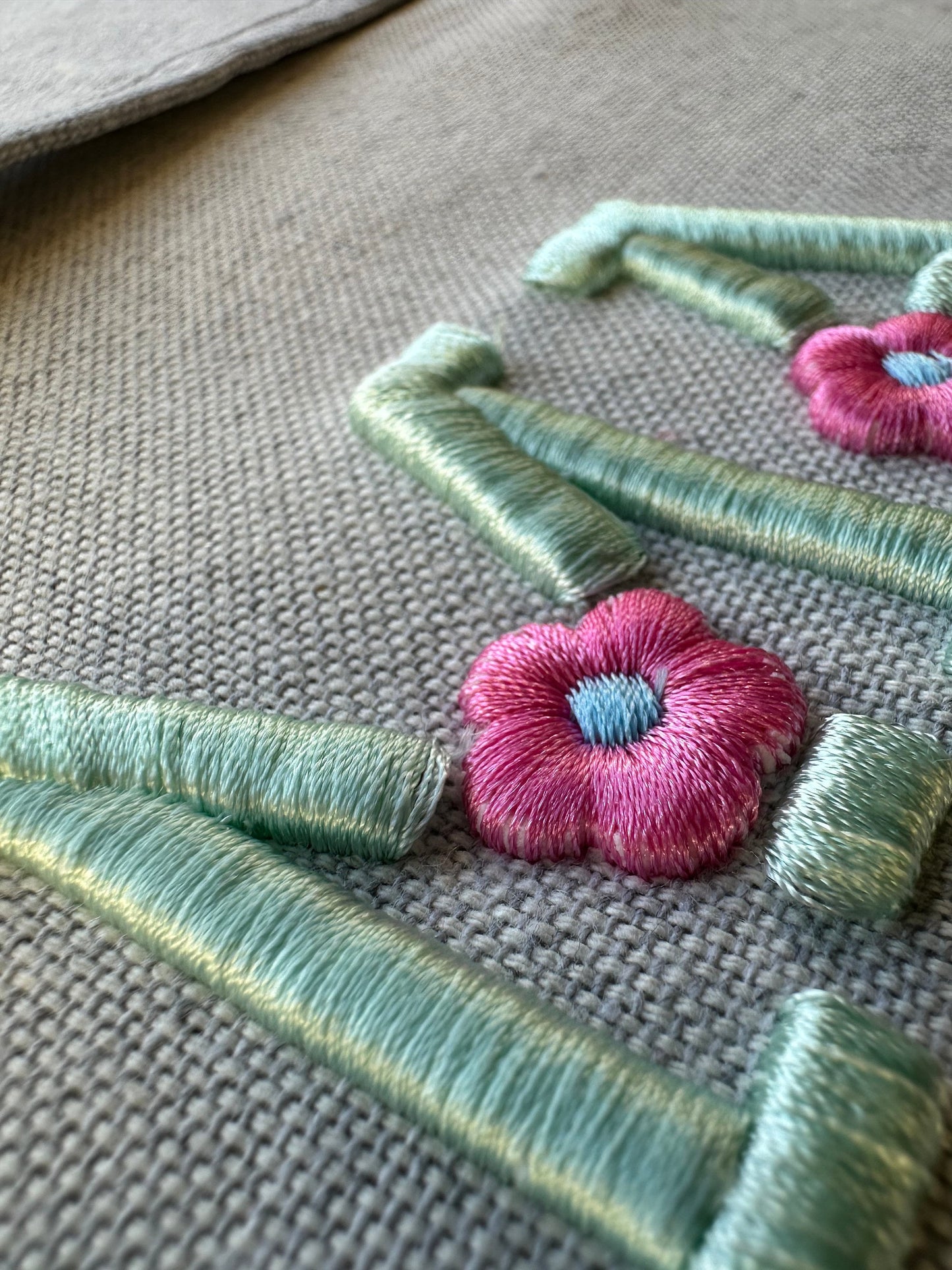 Puffy Puff Foam Floral Font