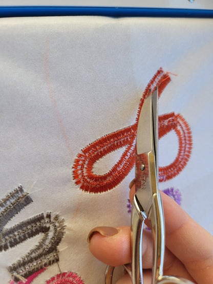 Queen Fringed Handwritten Font