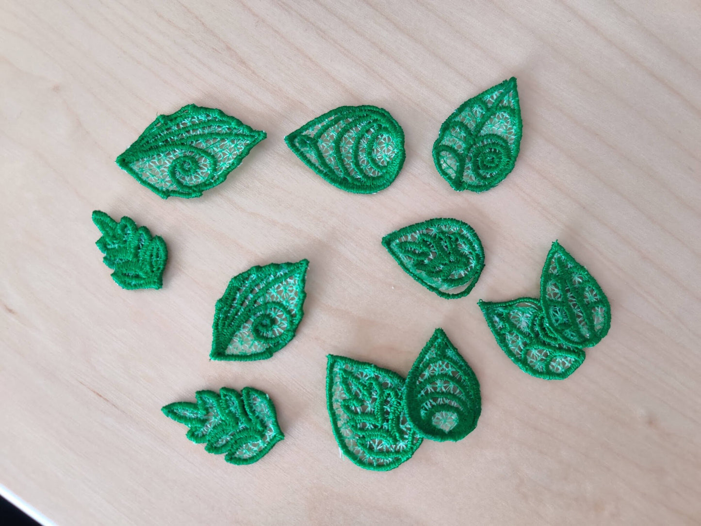 Lovely Tree with Lace Leaf FSL