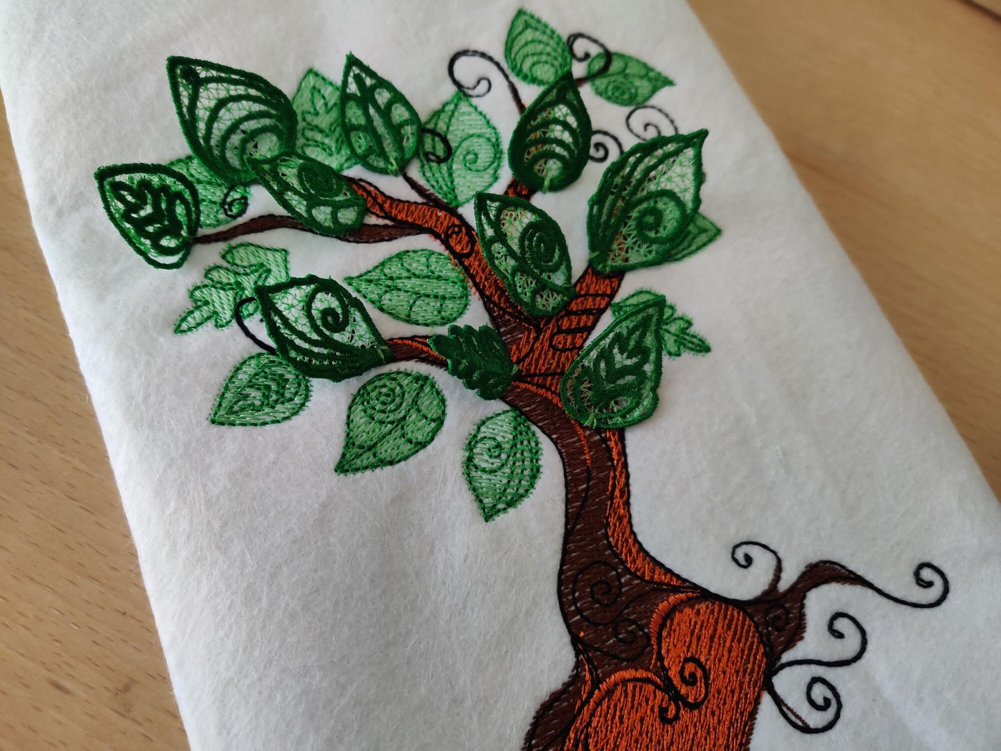 Lovely Tree with Lace Leaf FSL