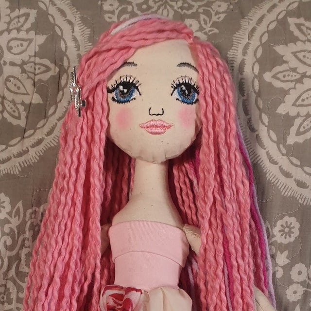 Doll Face Iridescent Eyes