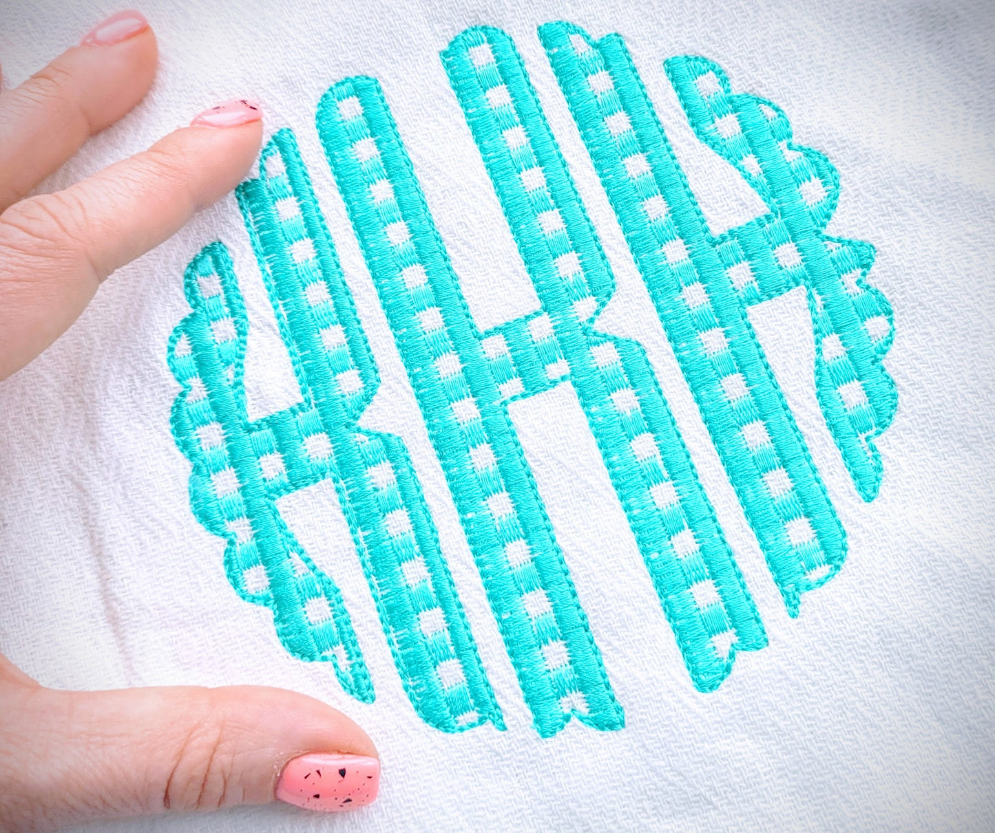 Scalloped Plaid Buffalo Circle Monogram Font