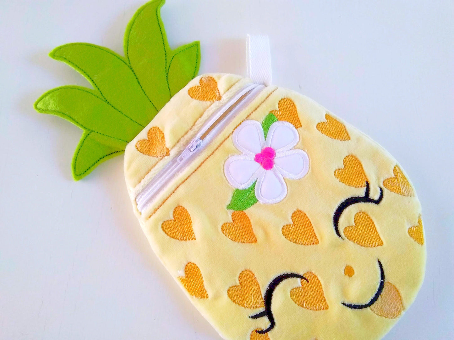 Pretty Pineapple Zipper Pouch Bag ITH