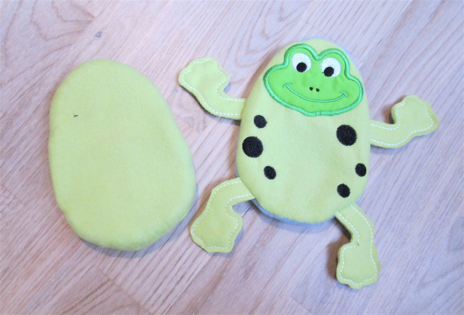 Frog hiding EGG In the hoop – Instant Download | Artapli