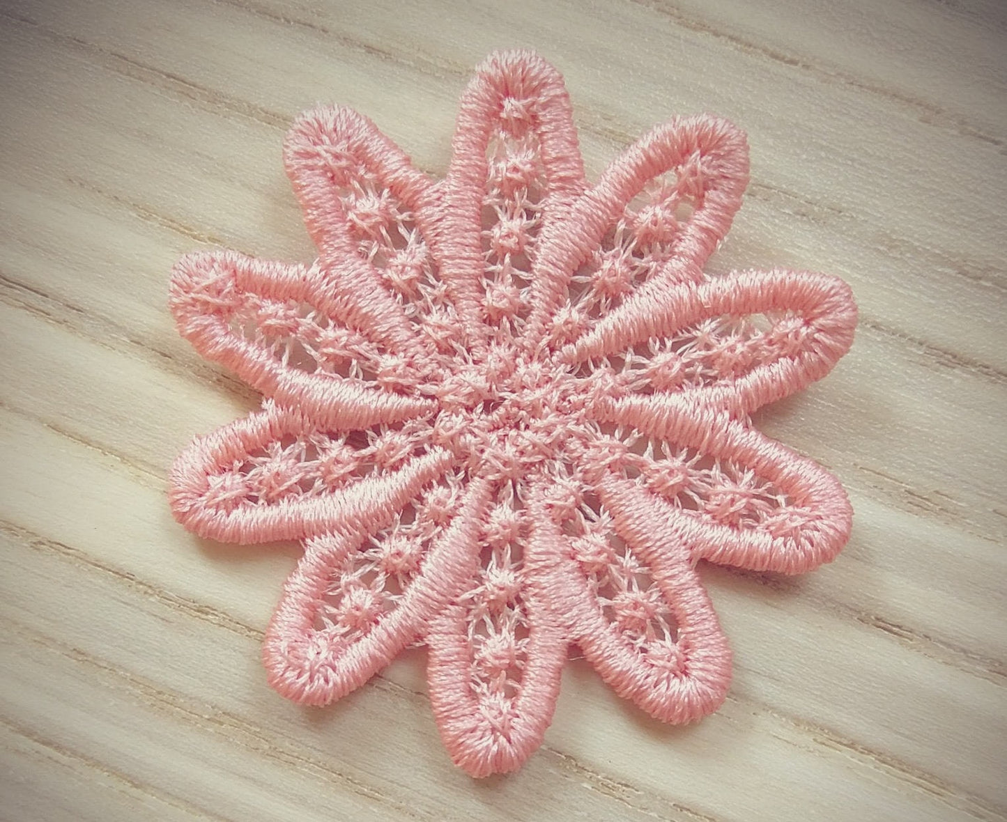 Dolly flower Single Mini delicate classy lace flower FSL Free standing lace machine embroidery design 