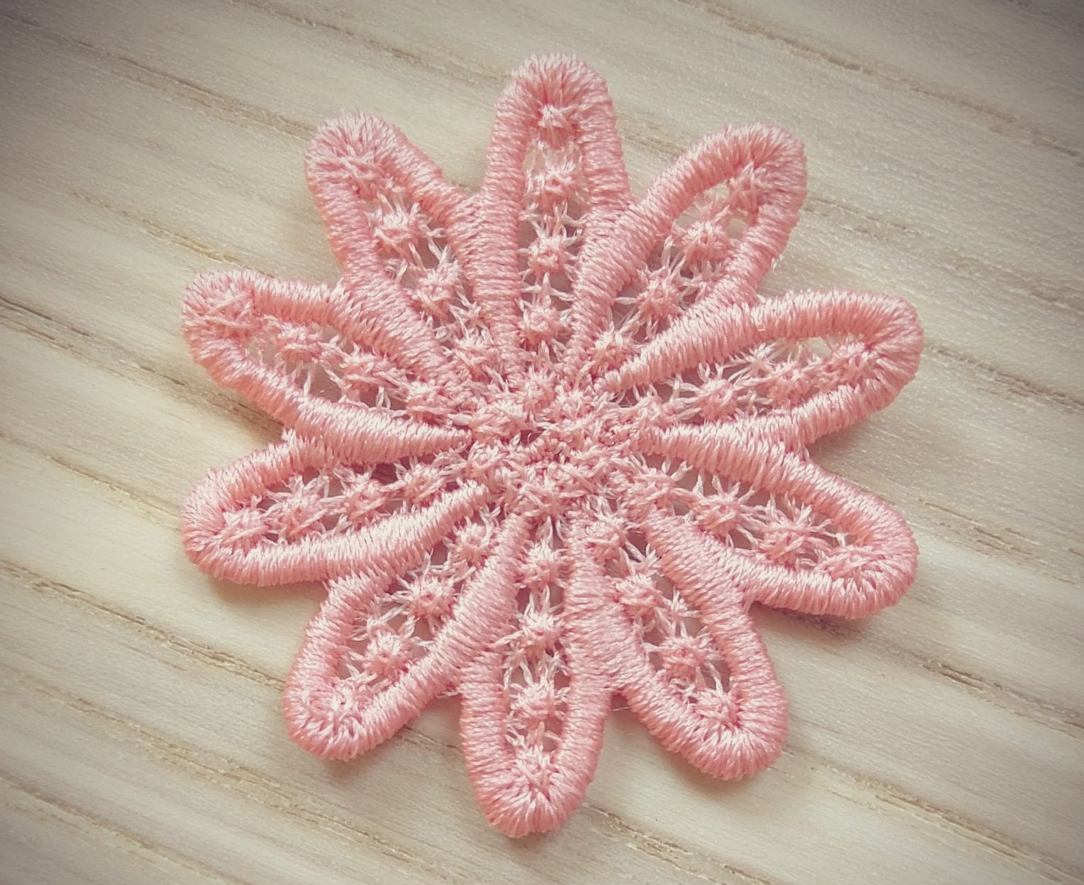 Dolly flower Single Mini delicate classy lace flower FSL Free standing lace machine embroidery design 